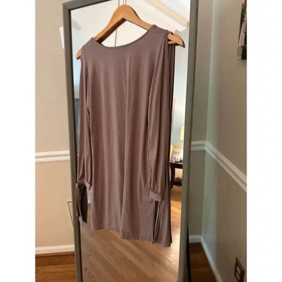 Lulu's Cold Shoulder‎ Shift Dress Size Small NWT - Picture 4 of 5